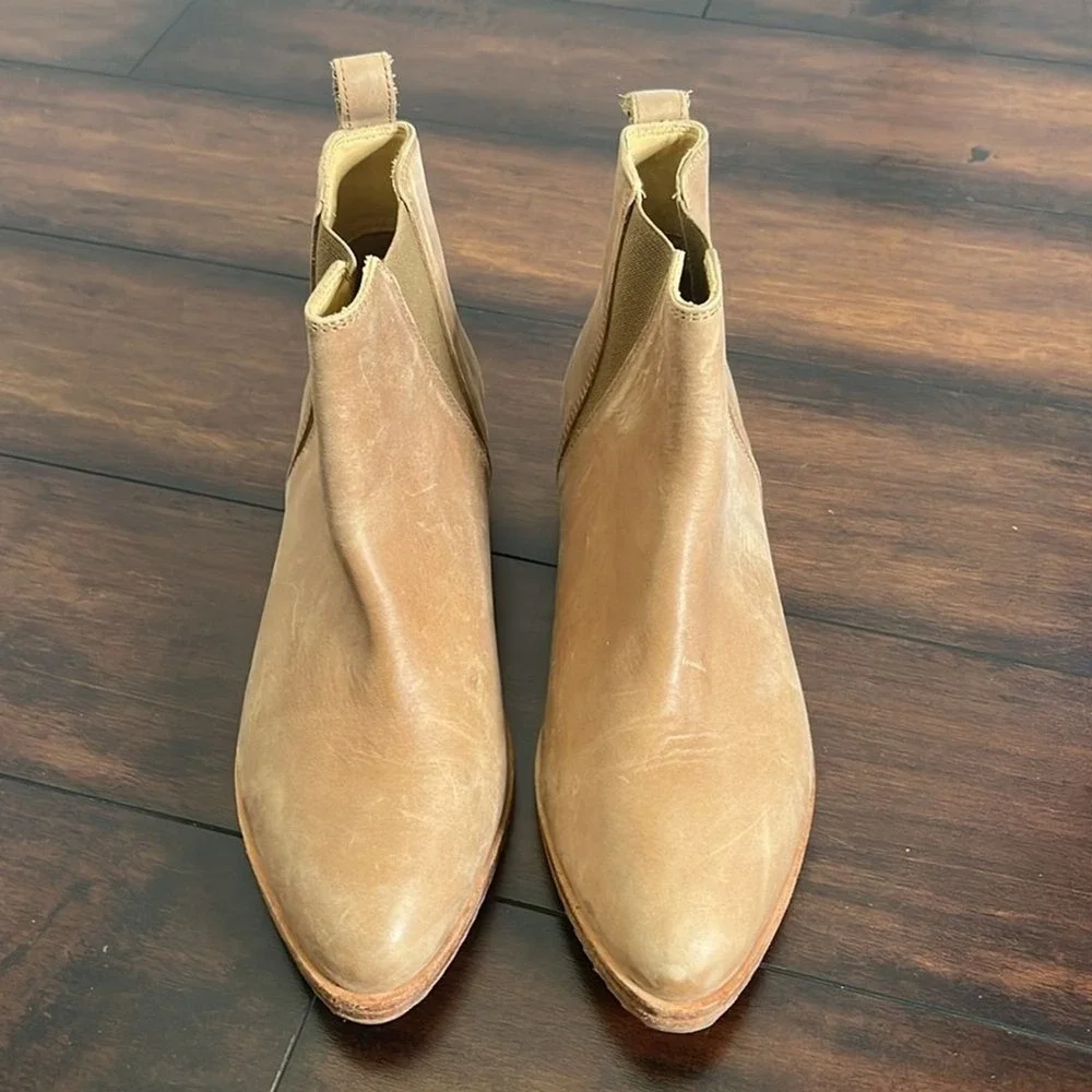 Nisolo Women's Eva Everyday Chelsea Boot in Almond size‎ 8